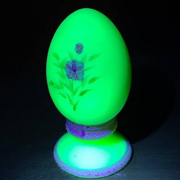 Fenton burmese egg